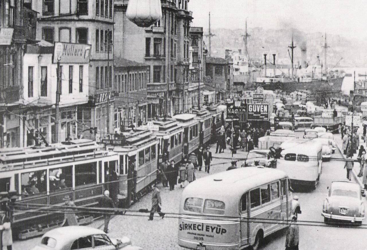 Een weerwolf in Istanbul. Over ‘De lanterfanter’ van Yusuf Atılgan